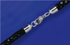 Rochenleder mit Endkappen und Karabiner / 925 Silber